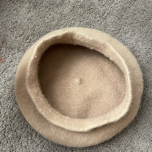 Beige Beret - Picture 4 of 4